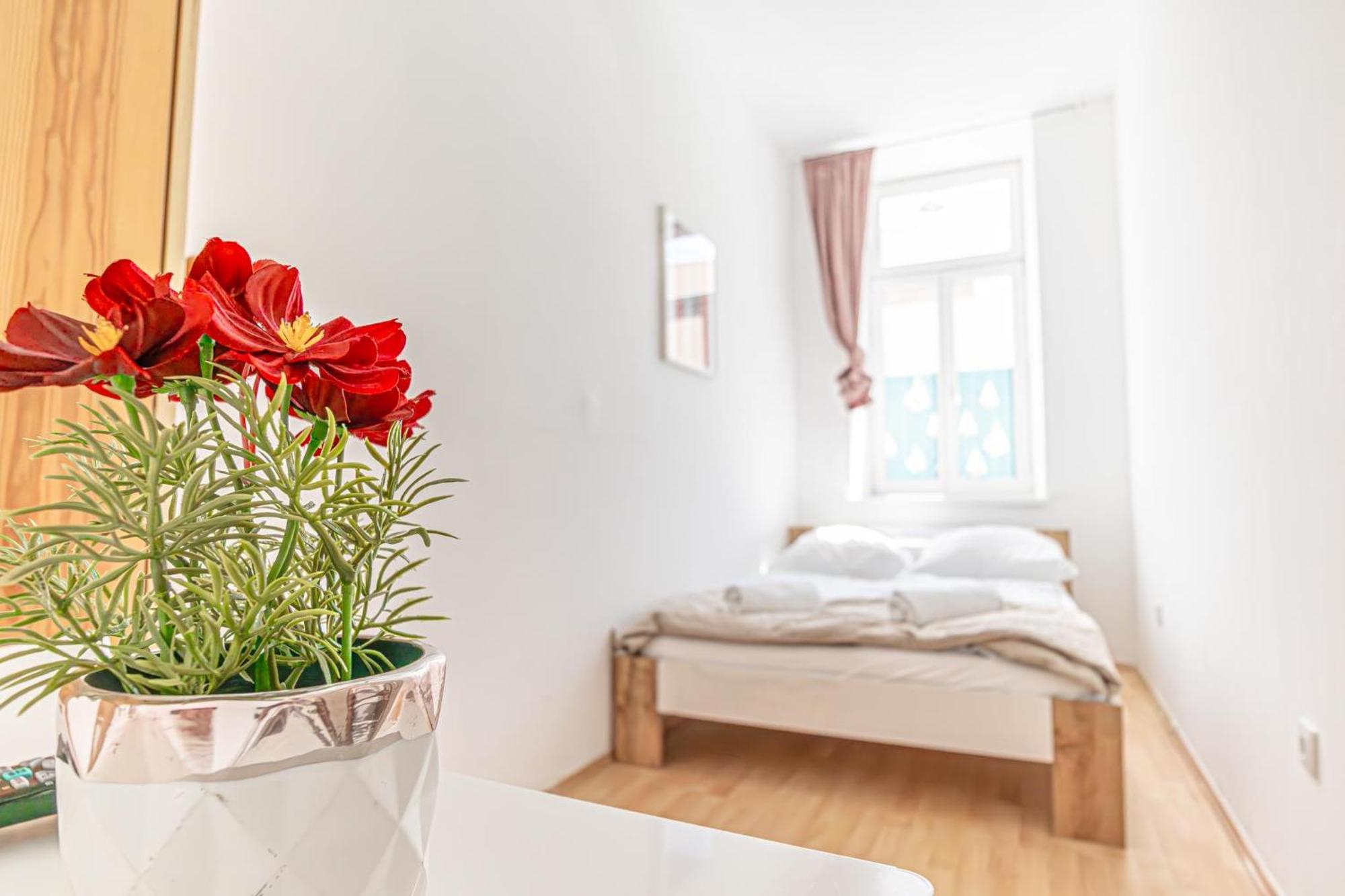 Loevly Shared 6Br With Garden Near Danube & Millenium City 비엔나 외부 사진