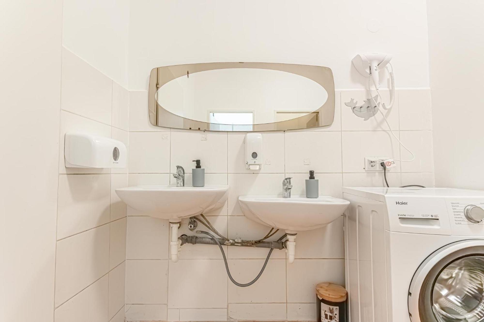 Loevly Shared 6Br With Garden Near Danube & Millenium City 비엔나 외부 사진
